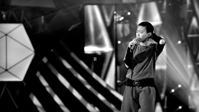 王菲的胸被黑得最惨的一次，窦靖童晒照让人误会了